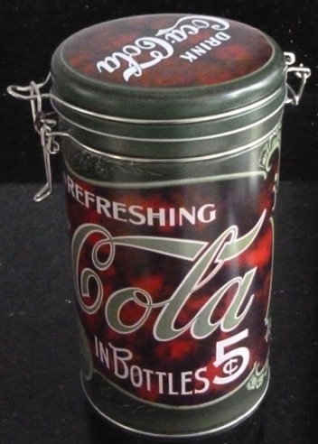 7644-3 € 5,00  coca cola voorraadblik met klem sluiting groen delicious doorsnee 11 cm hoogte 19 cm